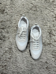 SNEAKER BOUNCING