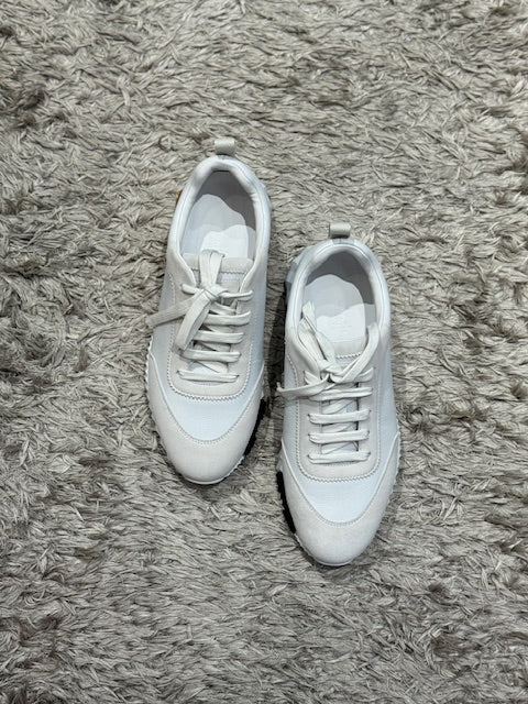 SNEAKER BOUNCING