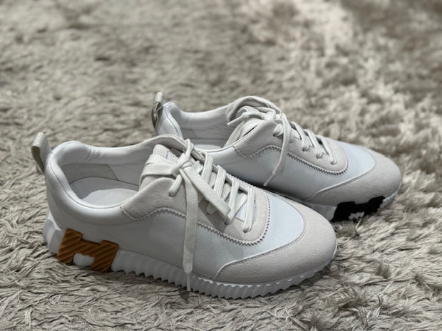 SNEAKER BOUNCING
