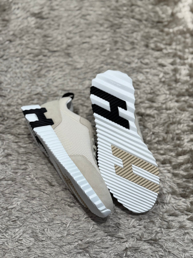 BOUNCING SNEAKER