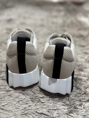 BOUNCING SNEAKER