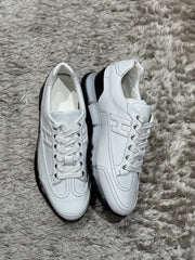 SNEAKER TRAIL