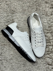 SNEAKER TRAIL