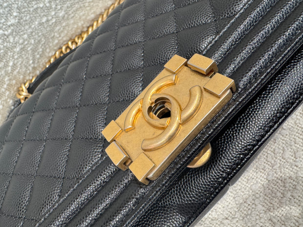 CHANEL BOY MEDIUM BLACK