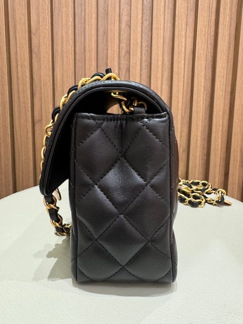 MINI FLAP WITH CHARMS