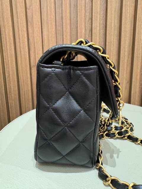 MINI FLAP WITH CHARMS