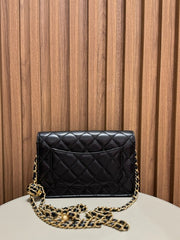 WALLET ON CHAIN PEARL CRUSH