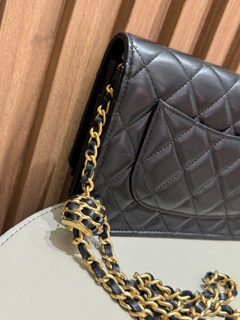 WALLET ON CHAIN PEARL CRUSH