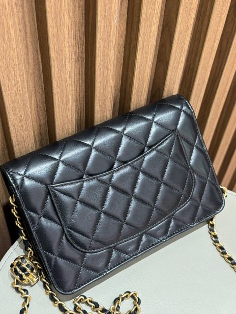 WALLET ON CHAIN PEARL CRUSH