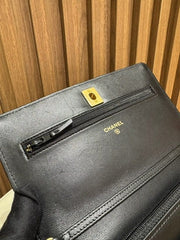 WALLET ON CHAIN PEARL CRUSH